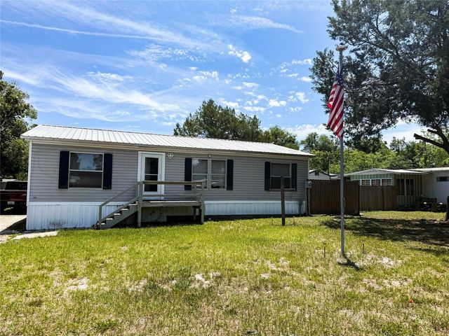 104 WATERWAY AVENUE, Satsuma, FL 32189