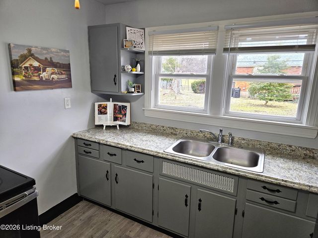 1105 Brookline Ave, Louisville, KY 40215