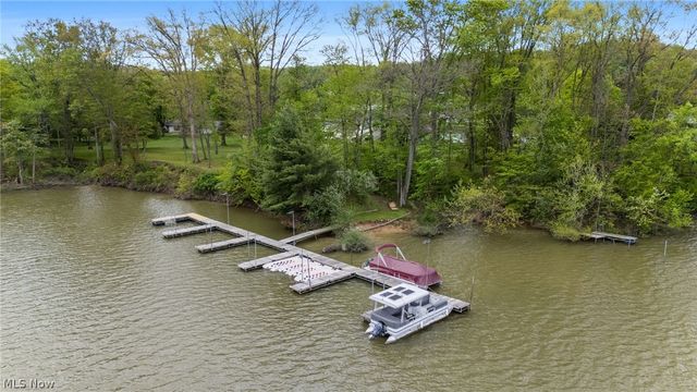 6109 Vale View Drive SW, Sherrodsville, OH 44675