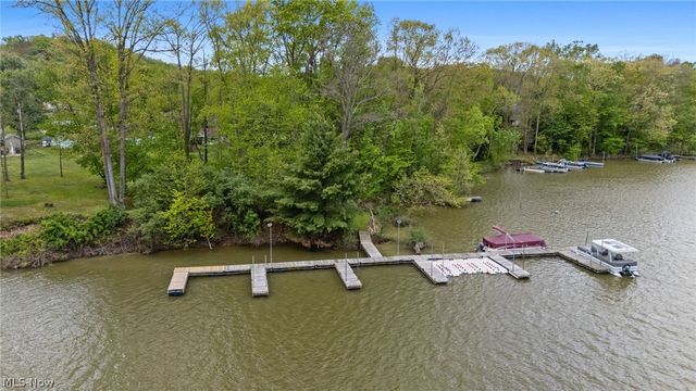 6109 Vale View Drive SW, Sherrodsville, OH 44675