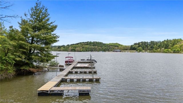 6109 Vale View Drive SW, Sherrodsville, OH 44675