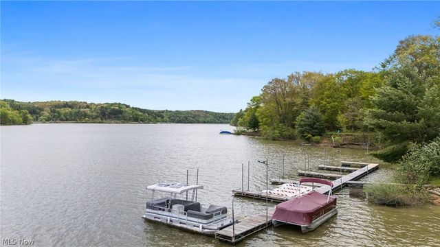 6109 Vale View Drive SW, Sherrodsville, OH 44675