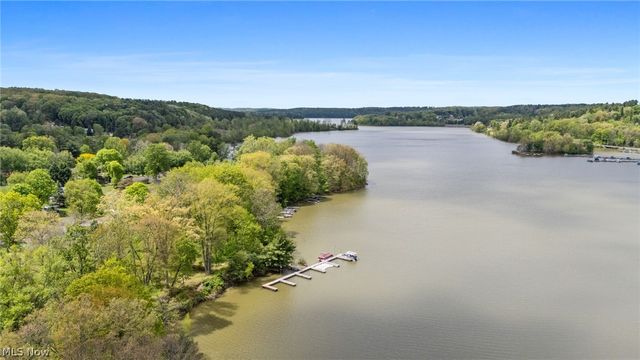 6109 Vale View Drive SW, Sherrodsville, OH 44675