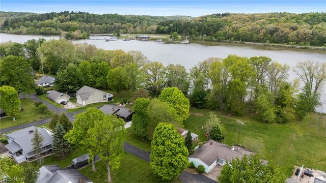 6109 Vale View Drive SW, Sherrodsville, OH 44675