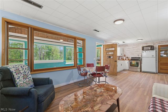 6109 Vale View Drive SW, Sherrodsville, OH 44675