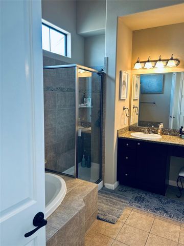 1049 W 22nd Street H, Houston, TX 77008