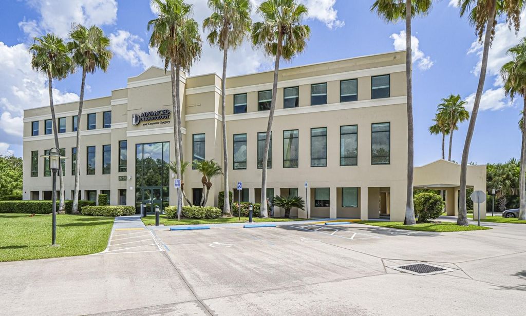 Image 1 of property listing at 3755 7th Terrace Suite M, Vero Beach, FL 32960