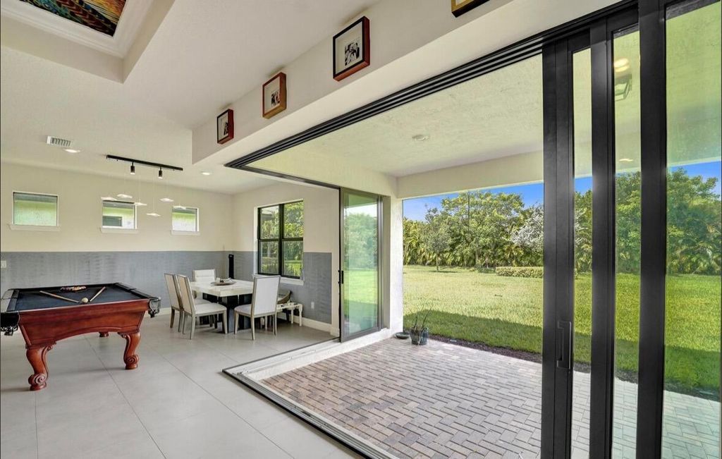 Image 6 of property listing at 4519 SILVERWOOD Lane N, Oakland Park, FL 33309