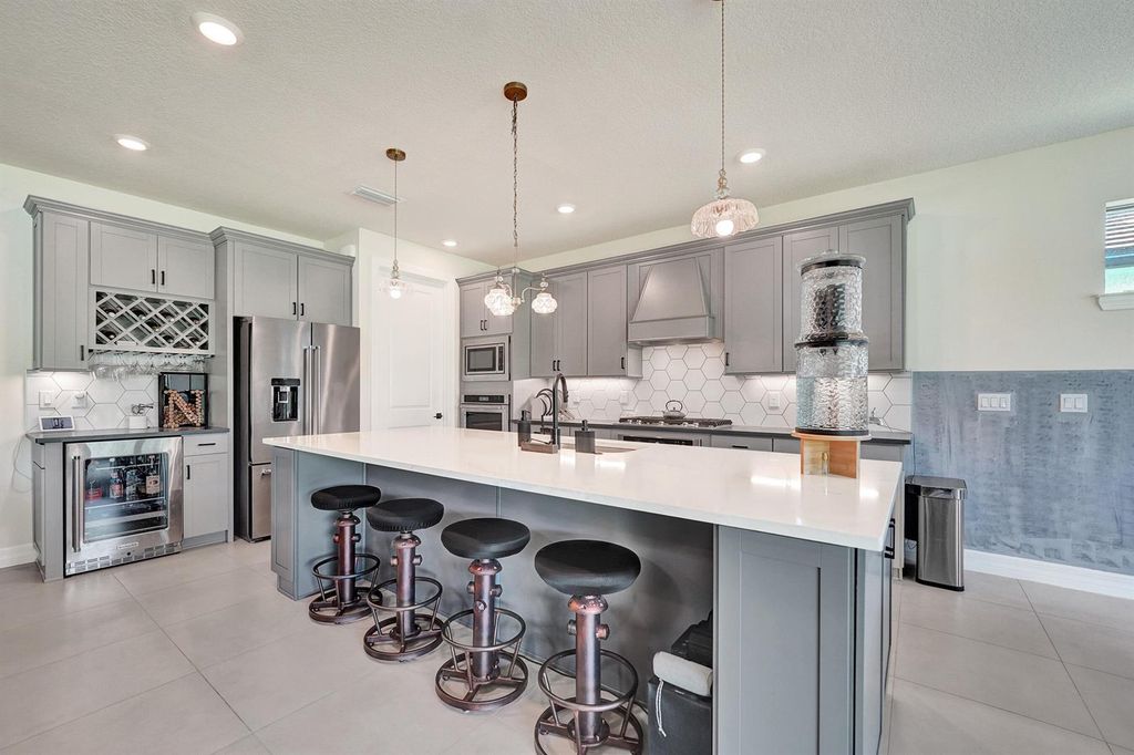 Image 8 of property listing at 4519 SILVERWOOD Lane N, Oakland Park, FL 33309