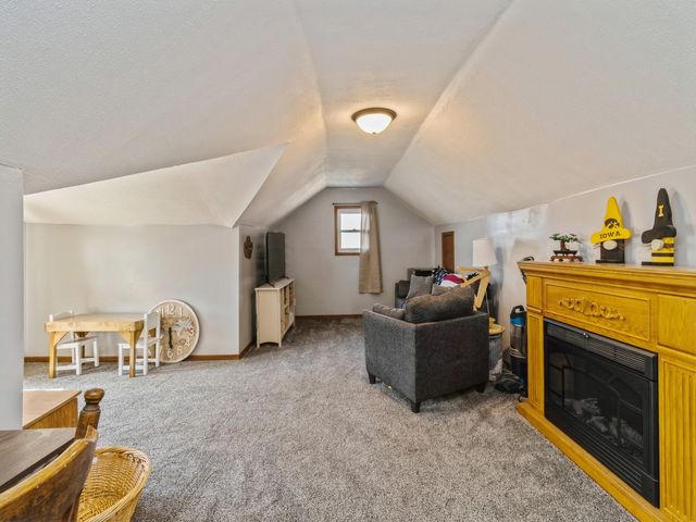 410 1st Street S, Newton, IA 50208