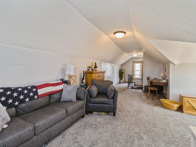 410 1st Street S, Newton, IA 50208