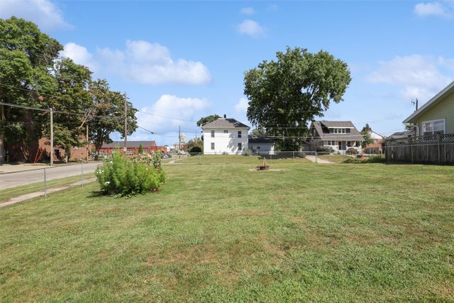 410 1st Street S, Newton, IA 50208