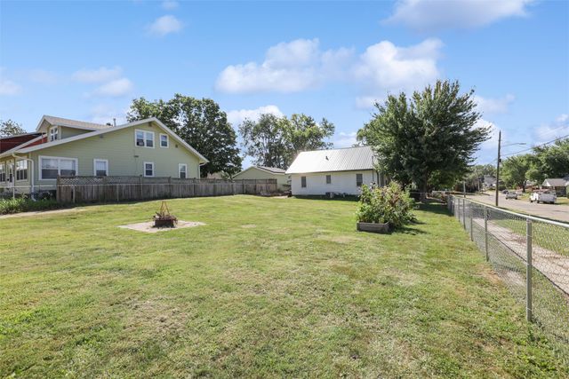 410 1st Street S, Newton, IA 50208