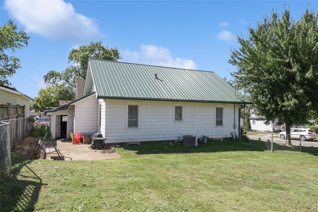410 1st Street S, Newton, IA 50208