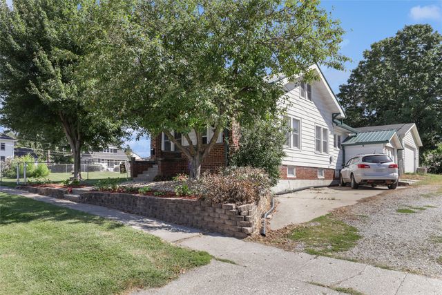 410 1st Street S, Newton, IA 50208