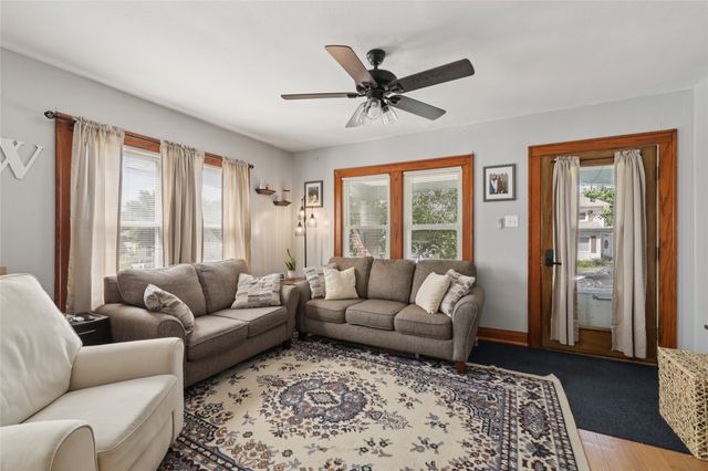 410 1st Street S, Newton, IA 50208