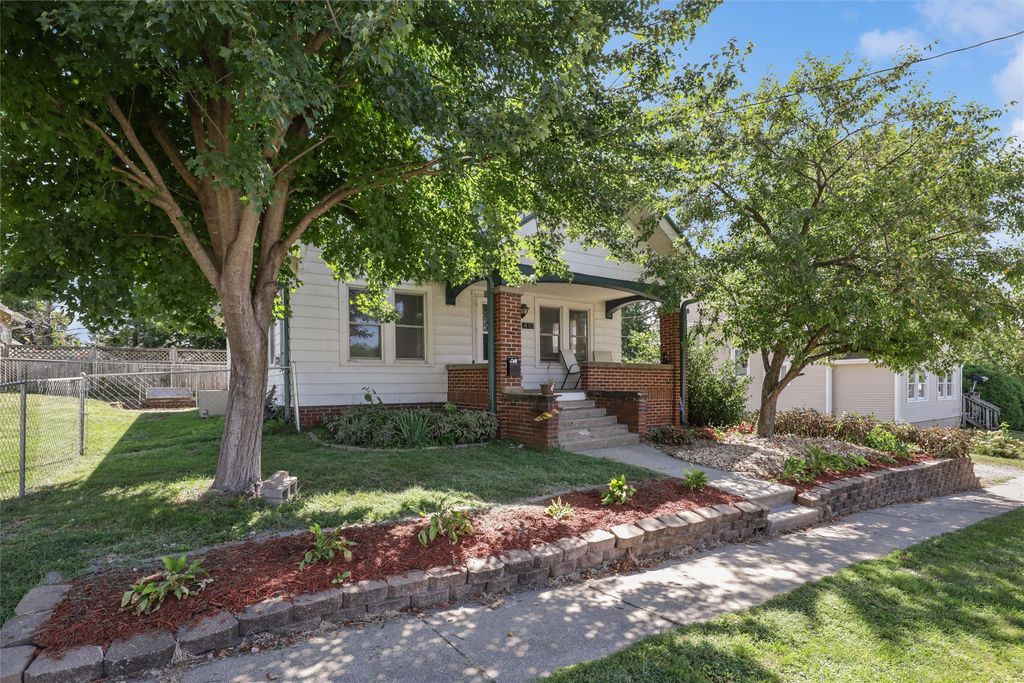 410 1st Street S, Newton, IA 50208