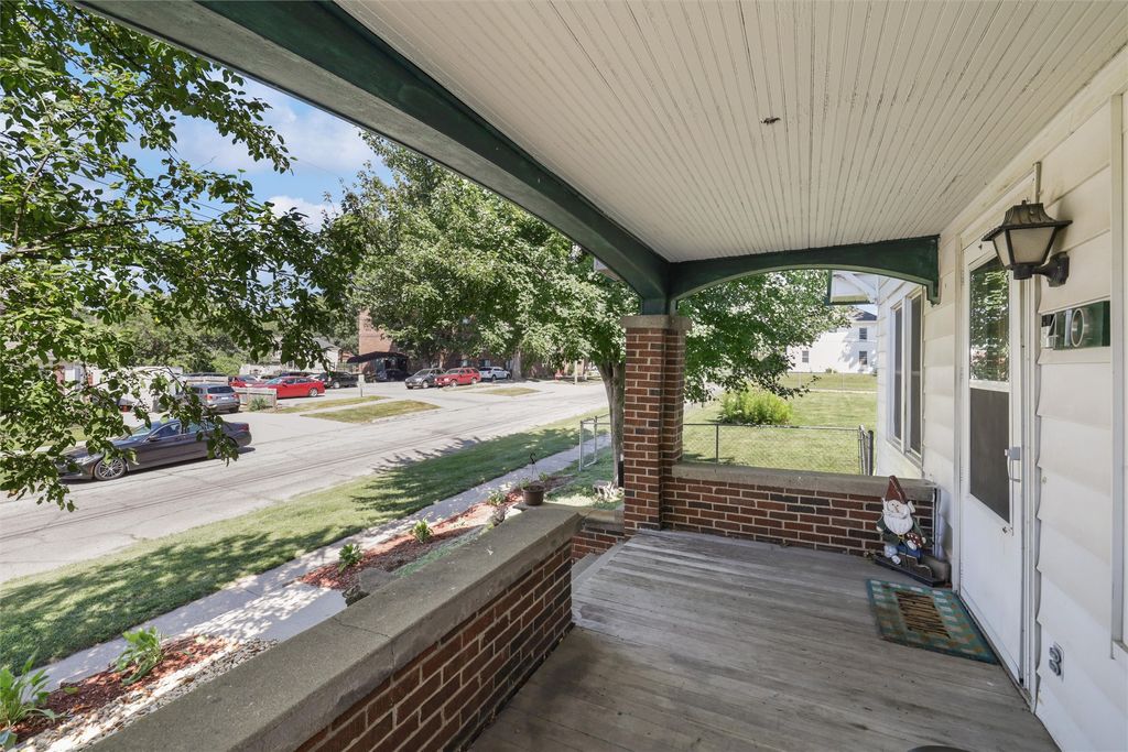 410 1st Street S, Newton, IA 50208