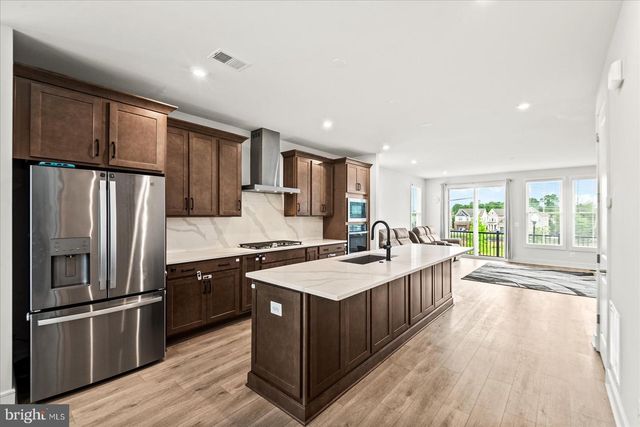 42086 PICASSO SQ, Brambleton, VA 20148