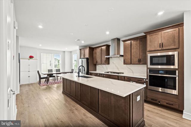 42086 PICASSO SQ, Brambleton, VA 20148
