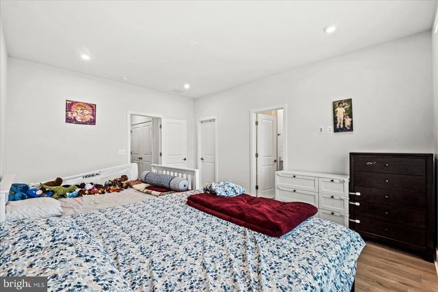 42086 PICASSO SQ, Brambleton, VA 20148