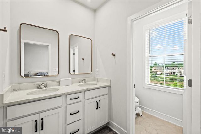 42086 PICASSO SQ, Brambleton, VA 20148