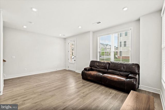 42086 PICASSO SQ, Brambleton, VA 20148