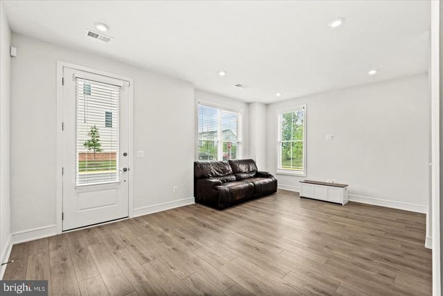 42086 PICASSO SQ, Brambleton, VA 20148