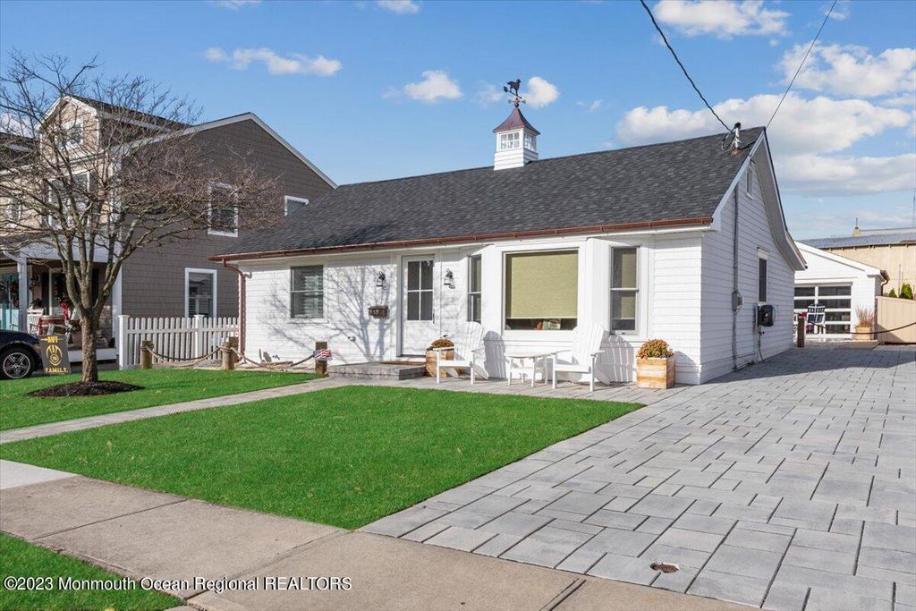 65 Pearce Avenue, Manasquan, NJ 08736