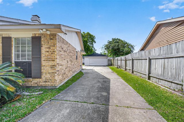 12711 Shannon Hills Drive, Houston, TX 77099