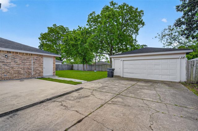 12711 Shannon Hills Drive, Houston, TX 77099