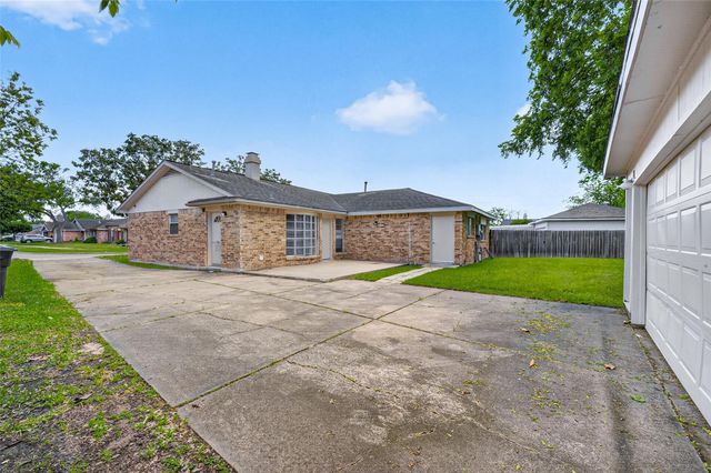 12711 Shannon Hills Drive, Houston, TX 77099