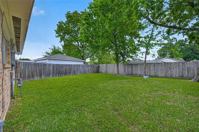 12711 Shannon Hills Drive, Houston, TX 77099