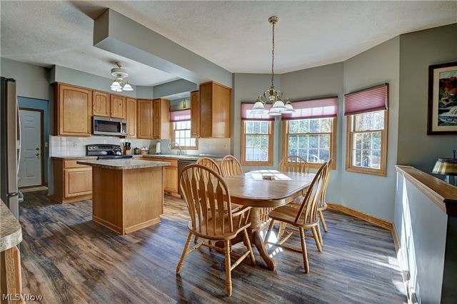 2390 Auberry Drive, Akron, OH 44312