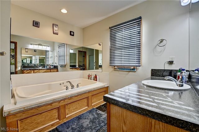 2390 Auberry Drive, Akron, OH 44312