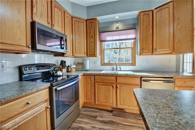 2390 Auberry Drive, Akron, OH 44312
