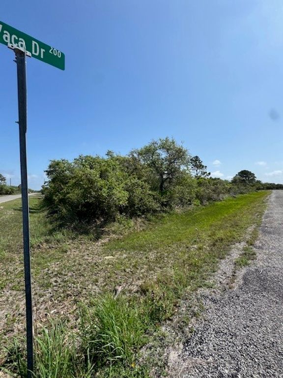 229 De Vaca Dr, Rockport, TX 78382 — photo 2