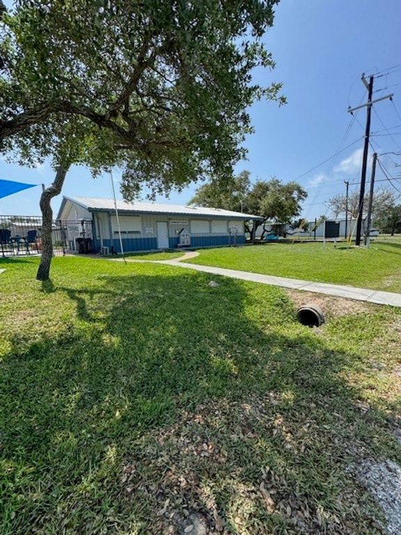 229 De Vaca Dr, Rockport, TX 78382 — photo 3
