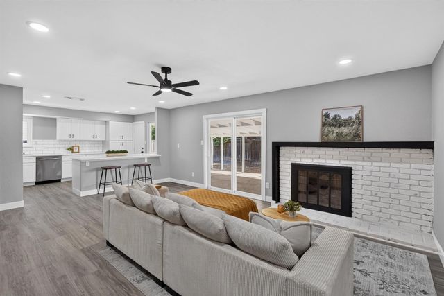 10102 Crawford Way, Sacramento, CA 95827