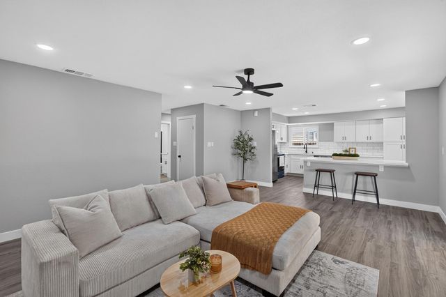 10102 Crawford Way, Sacramento, CA 95827