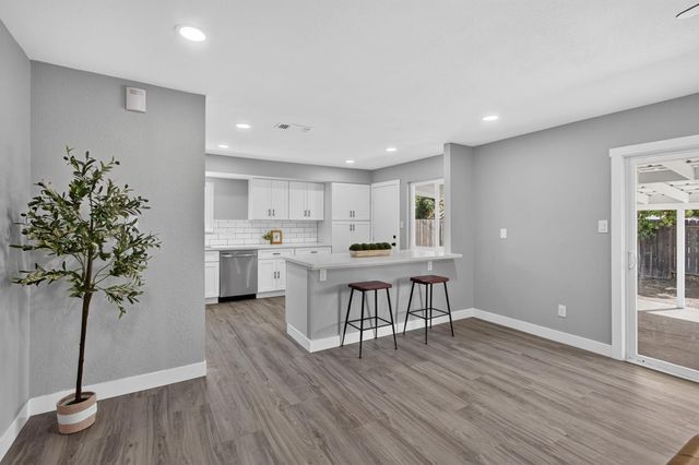 10102 Crawford Way, Sacramento, CA 95827