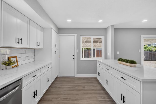 10102 Crawford Way, Sacramento, CA 95827