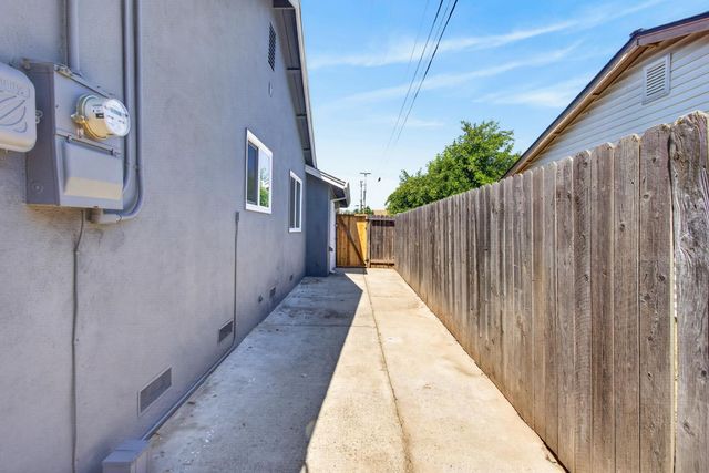 10102 Crawford Way, Sacramento, CA 95827