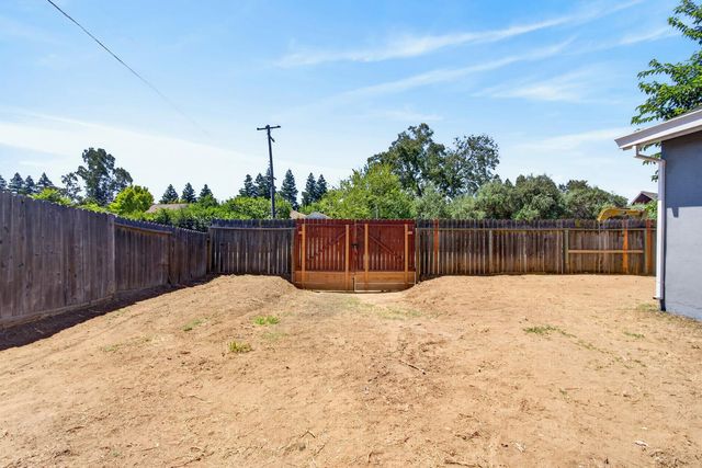 10102 Crawford Way, Sacramento, CA 95827