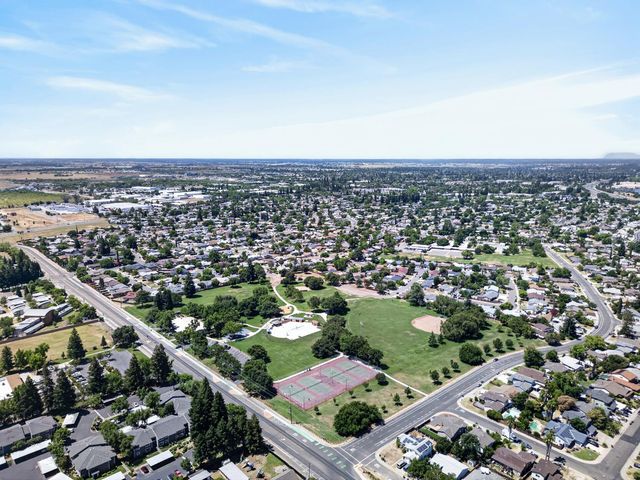 10102 Crawford Way, Sacramento, CA 95827