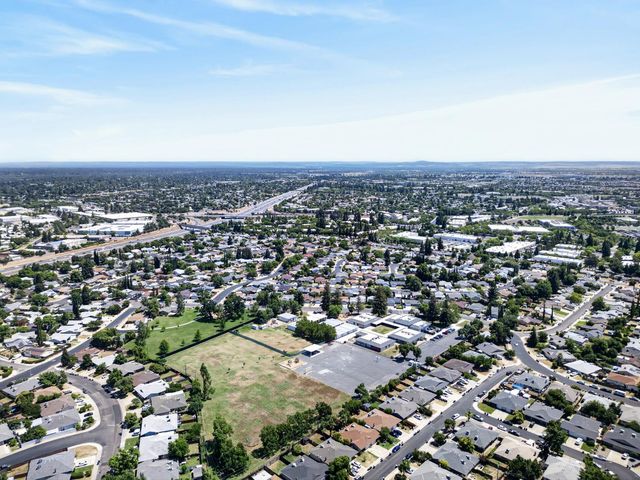 10102 Crawford Way, Sacramento, CA 95827