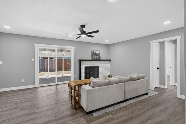 10102 Crawford Way, Sacramento, CA 95827
