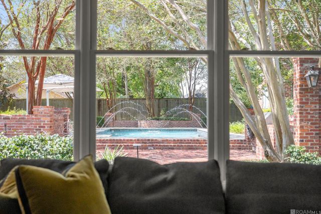 765 Myrtle View Dr, Baton Rouge, LA 70810