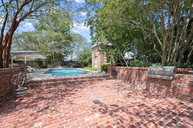 765 Myrtle View Dr, Baton Rouge, LA 70810