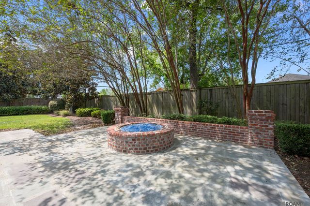 765 Myrtle View Dr, Baton Rouge, LA 70810